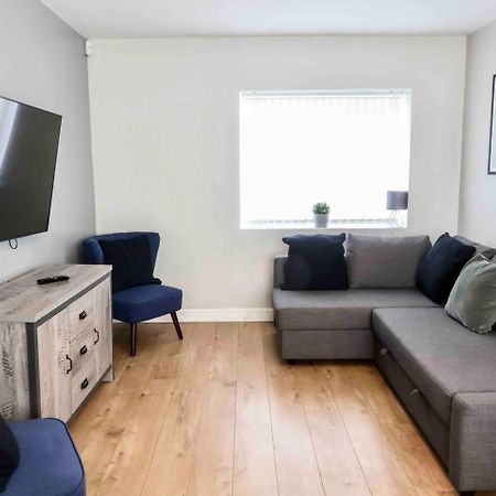 Comfortable And Convenient 3 Bedroom House With Parking Handsworth Екстериор снимка