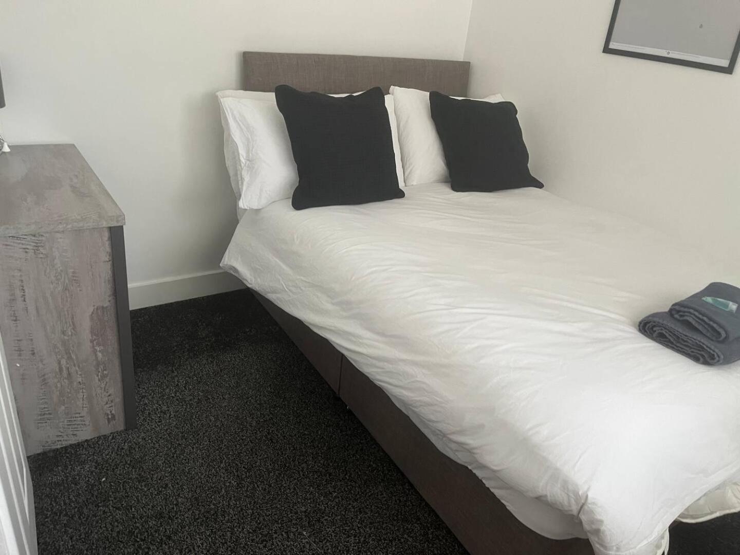 Comfortable And Convenient 3 Bedroom House With Parking Handsworth Екстериор снимка