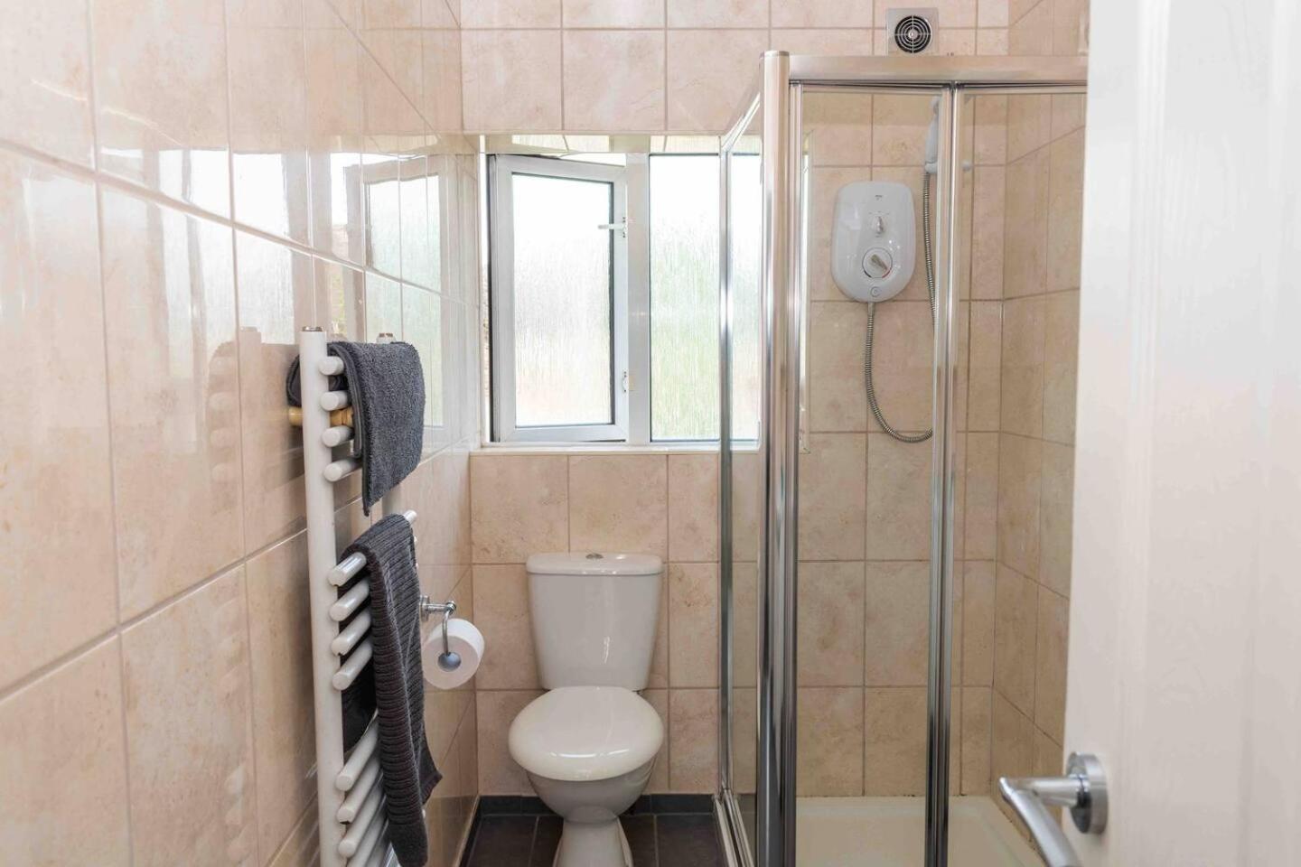 Comfortable And Convenient 3 Bedroom House With Parking Handsworth Екстериор снимка